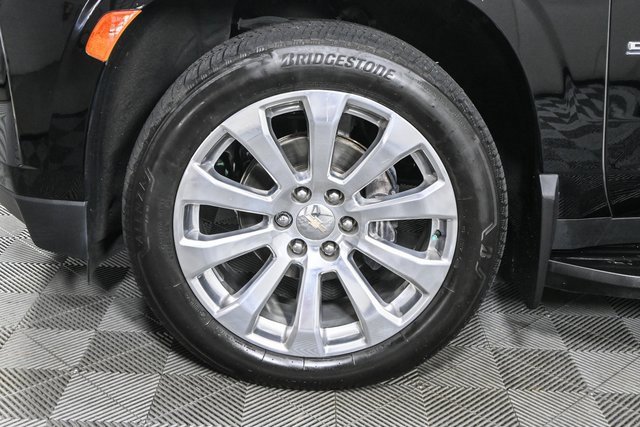 Used 2023 Chevrolet Suburban Premier image 4