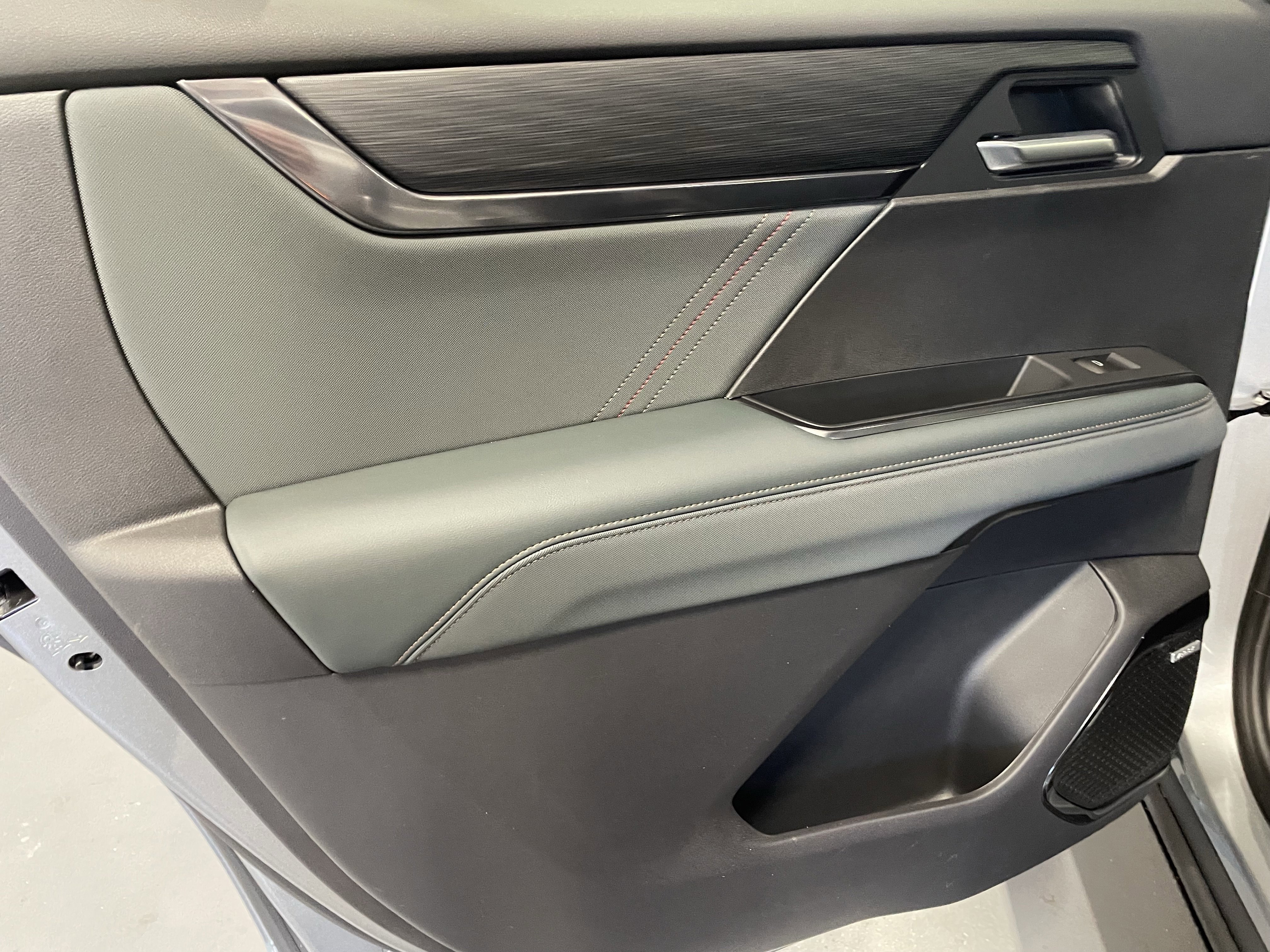 New 2026 GMC Acadia AT4 w/ Luxury Package image 11