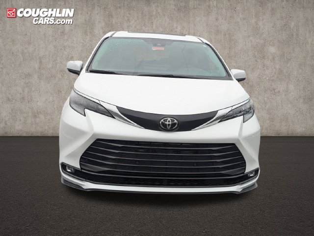 New 2026 Toyota Sienna XLE FWD image 2