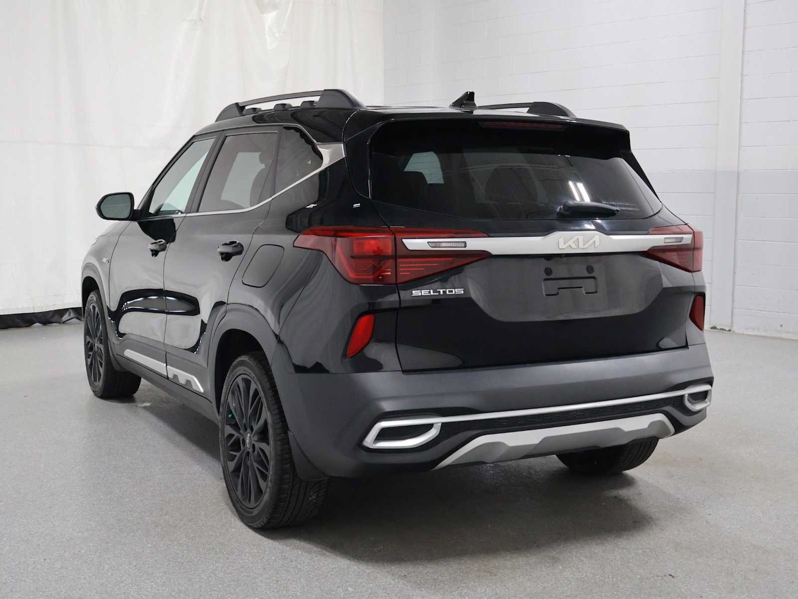 Used 2022 Kia Seltos Nightfall Edition AWD/4WD image 3