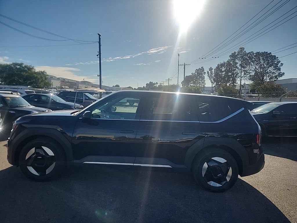 Certified 2024 Kia EV9 Light Long Range RWD image 10