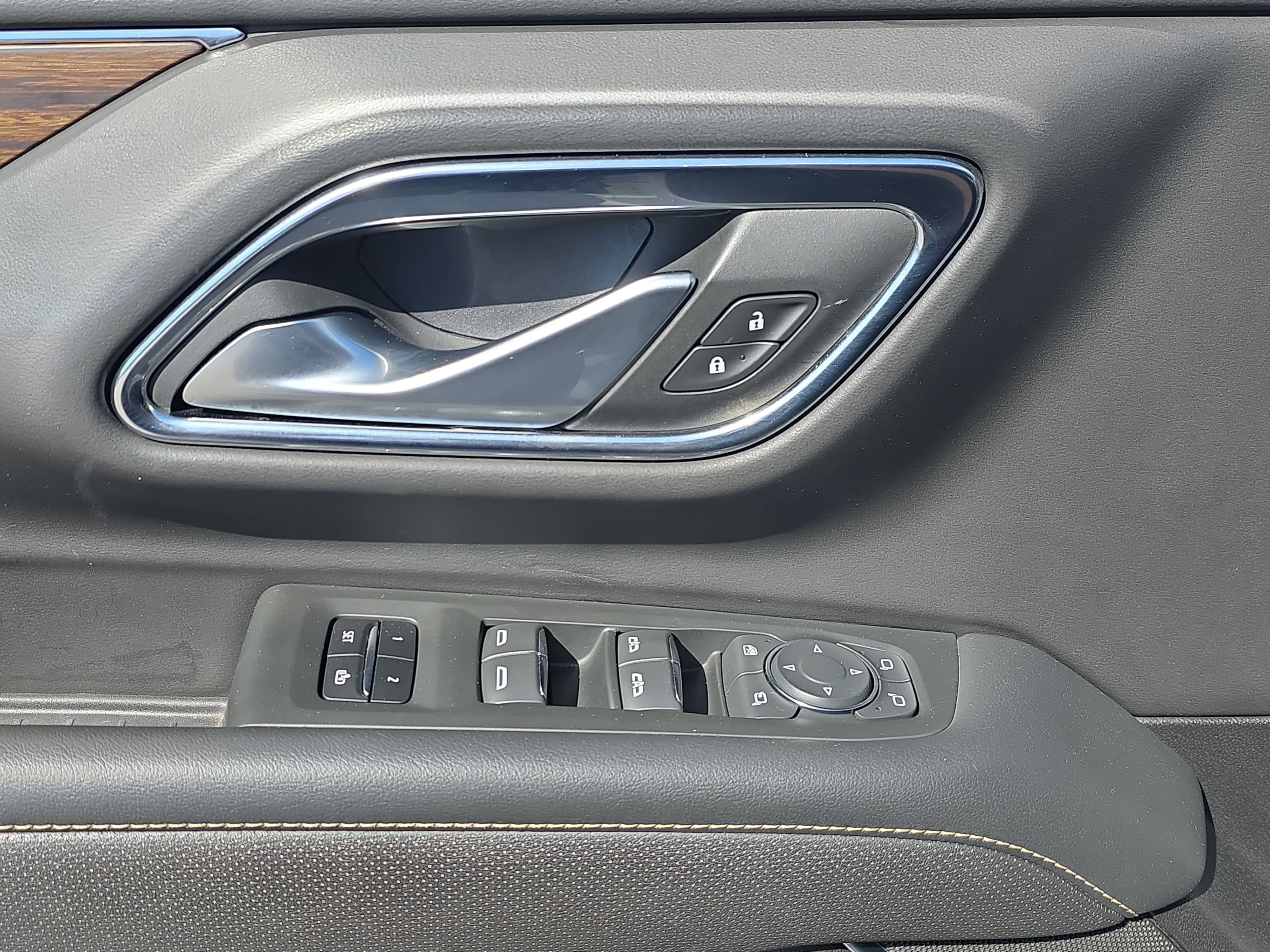 Used 2022 Chevrolet Suburban Premier image 24