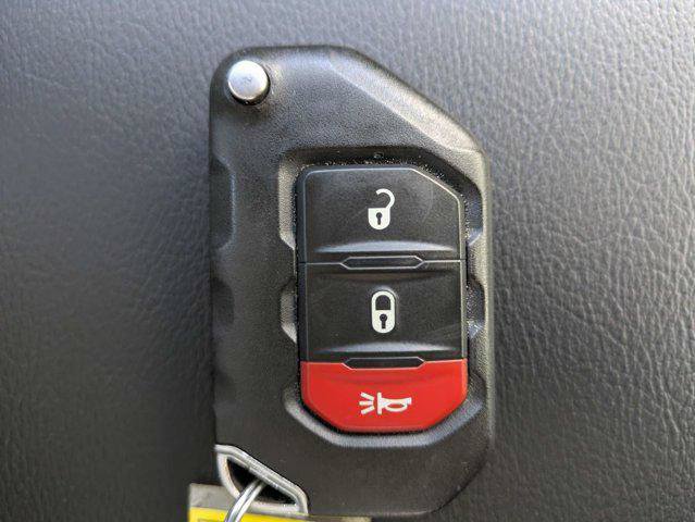 Certified 2022 Jeep Gladiator Mojave w/ LED Lighting Group AWD/4WD image 31