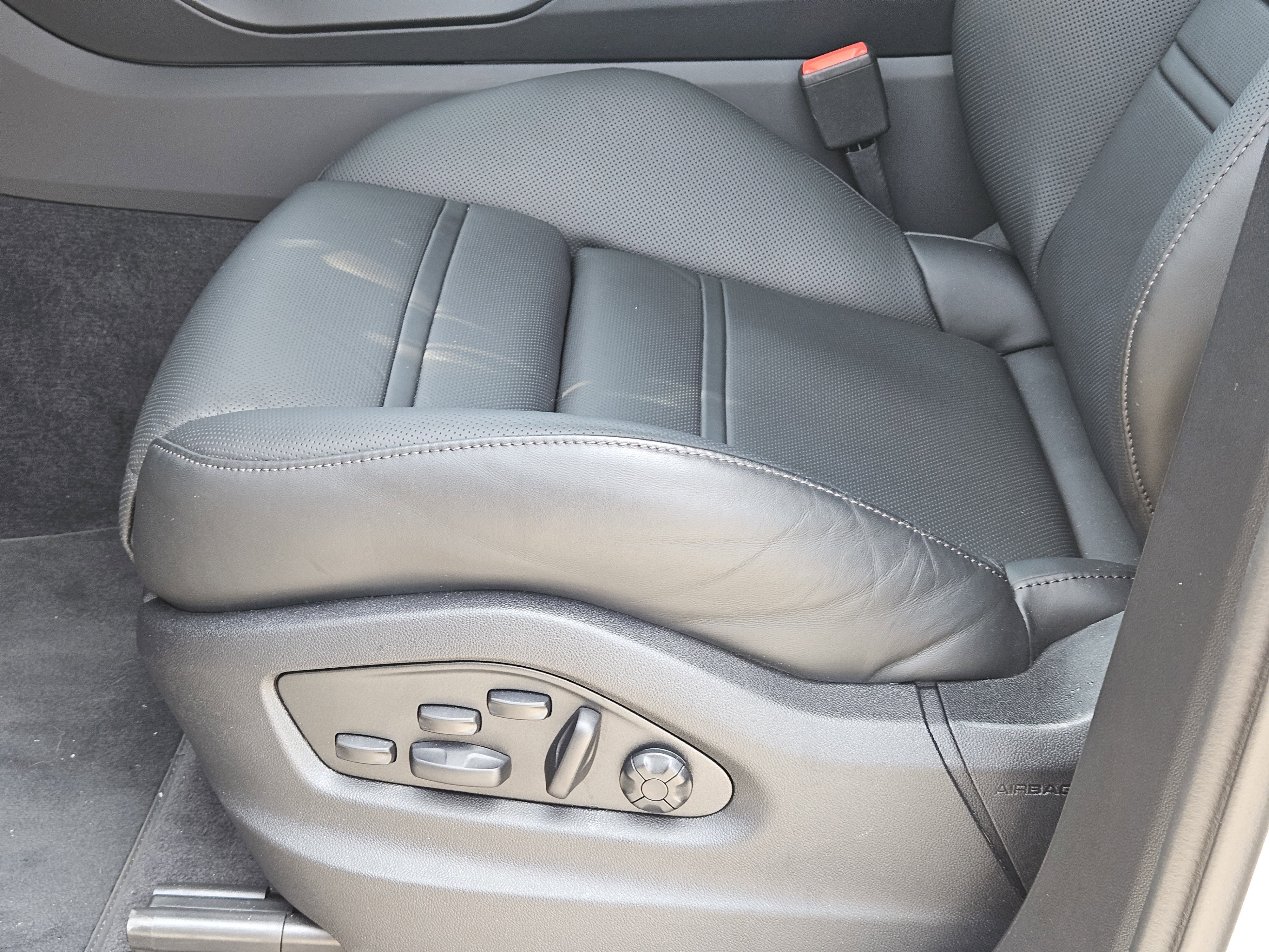 Certified 2026 Porsche Cayenne S AWD/4WD image 23