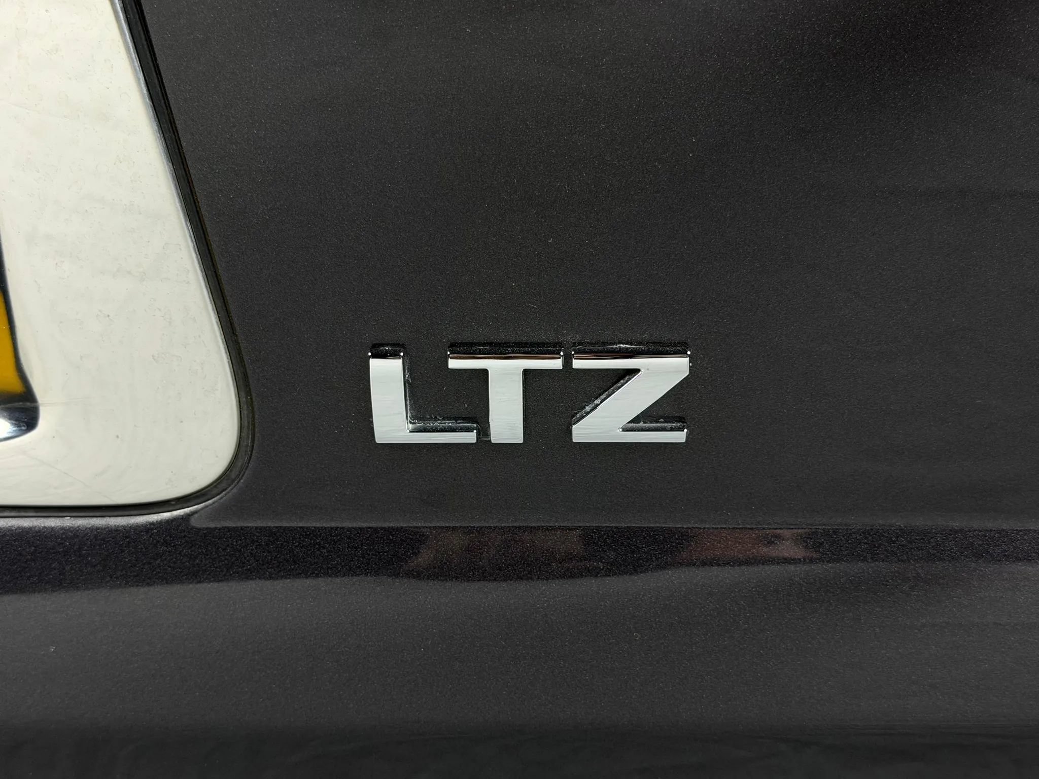 Used 2016 Chevrolet Suburban LTZ RWD image 5
