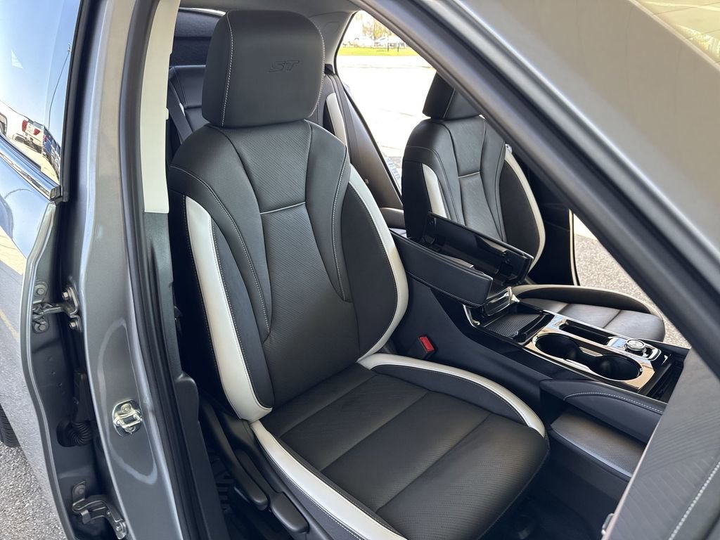 Certified 2025 Buick Envision Sport Touring image 23