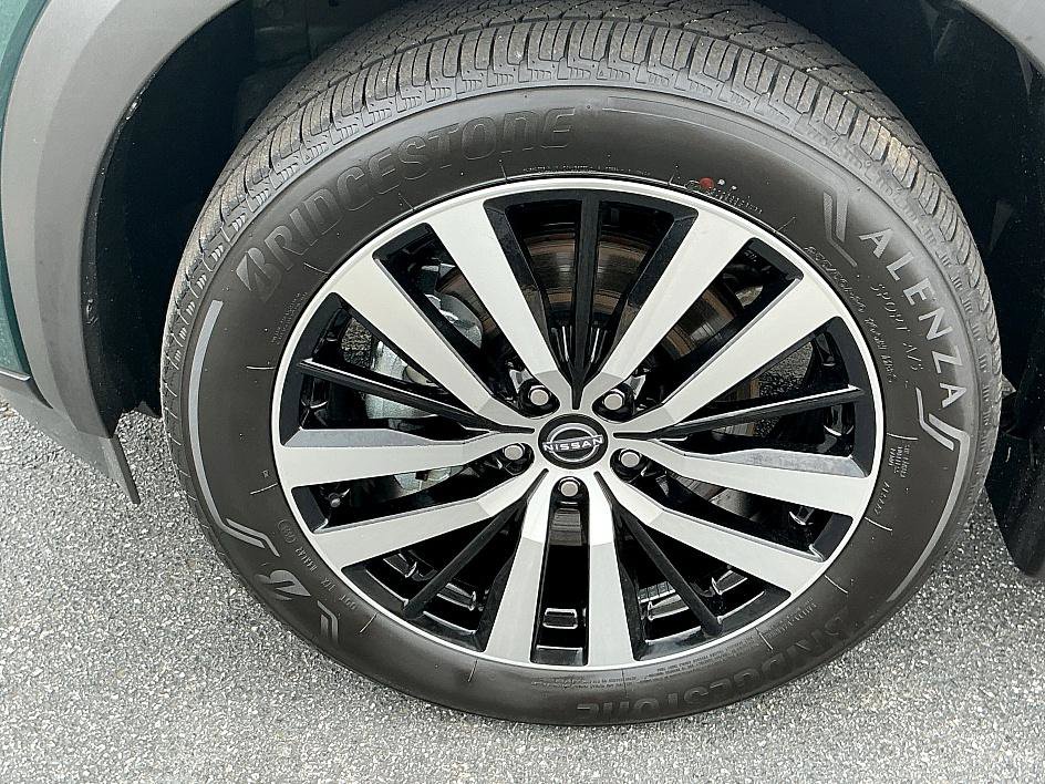 Certified 2025 Nissan Pathfinder Platinum w/ Cargo Package image 8