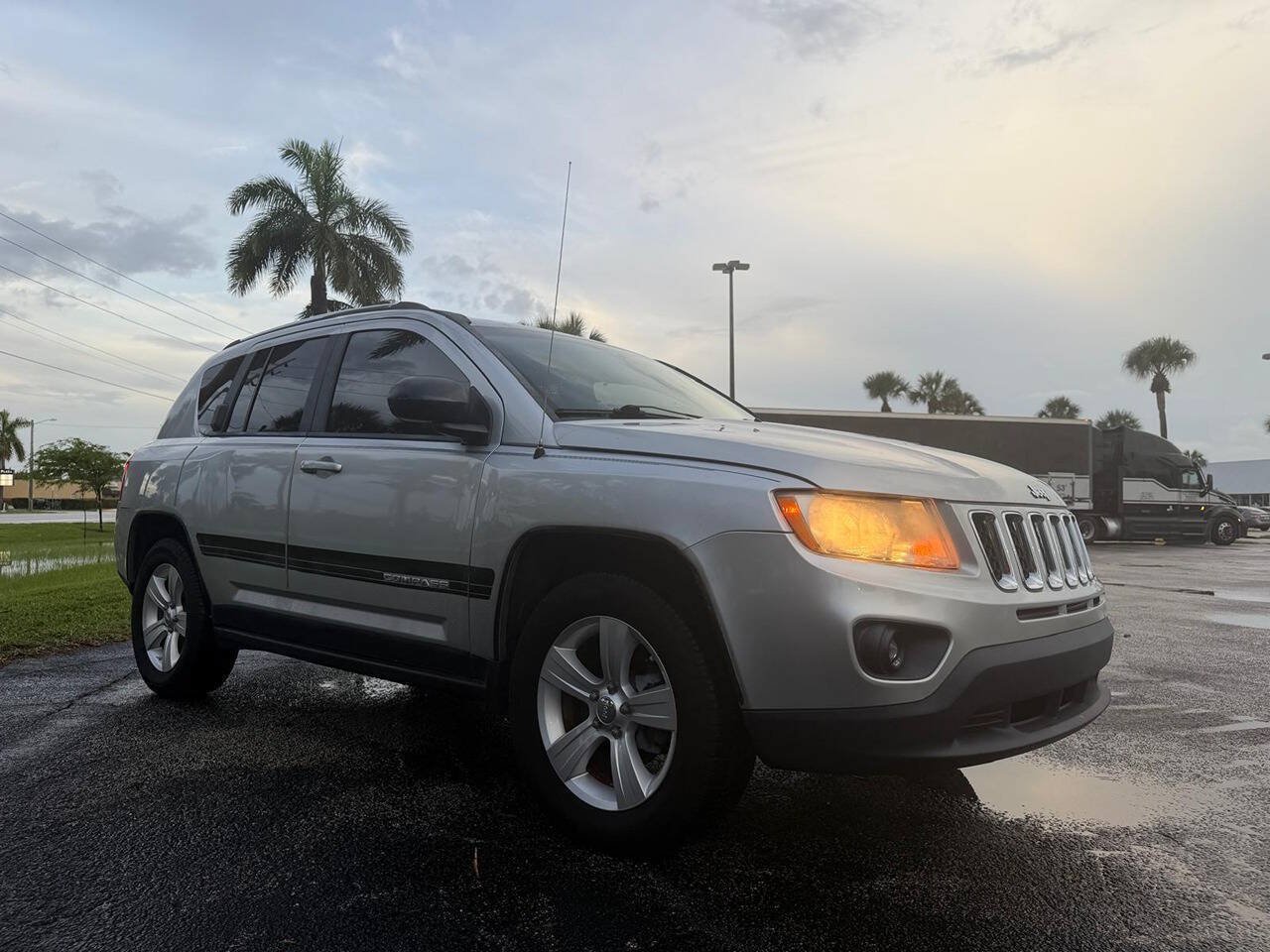 Used 2012 Jeep Compass Latitude w/ Sun/Sound Group FWD image 7