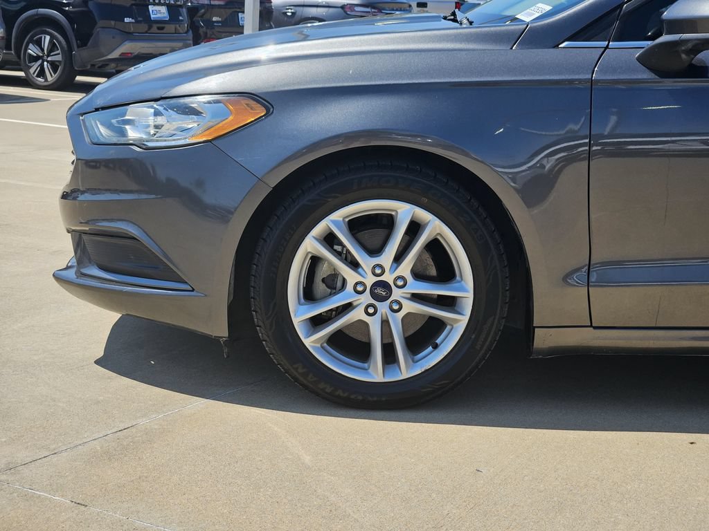 Used 2018 Ford Fusion SE w/ Fusion SE Technology Package FWD image 10