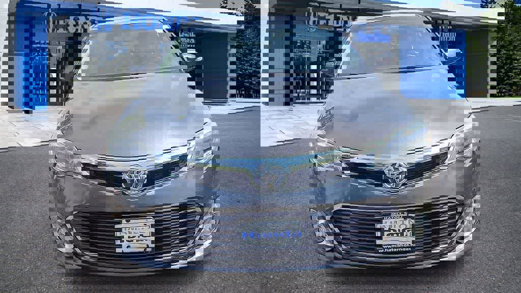 Used 2015 Toyota Avalon XLE Touring FWD image 3