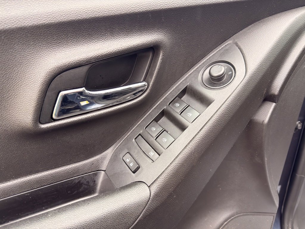 Used 2018 Chevrolet Trax LT w/ Driver Confidence Package image 24