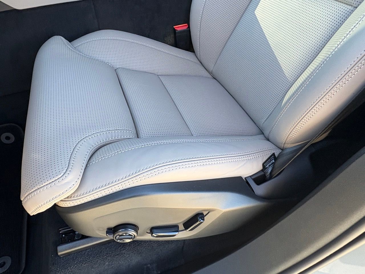 New 2026 Volvo XC90 B5 Ultra w/ Protection Package Premier image 21