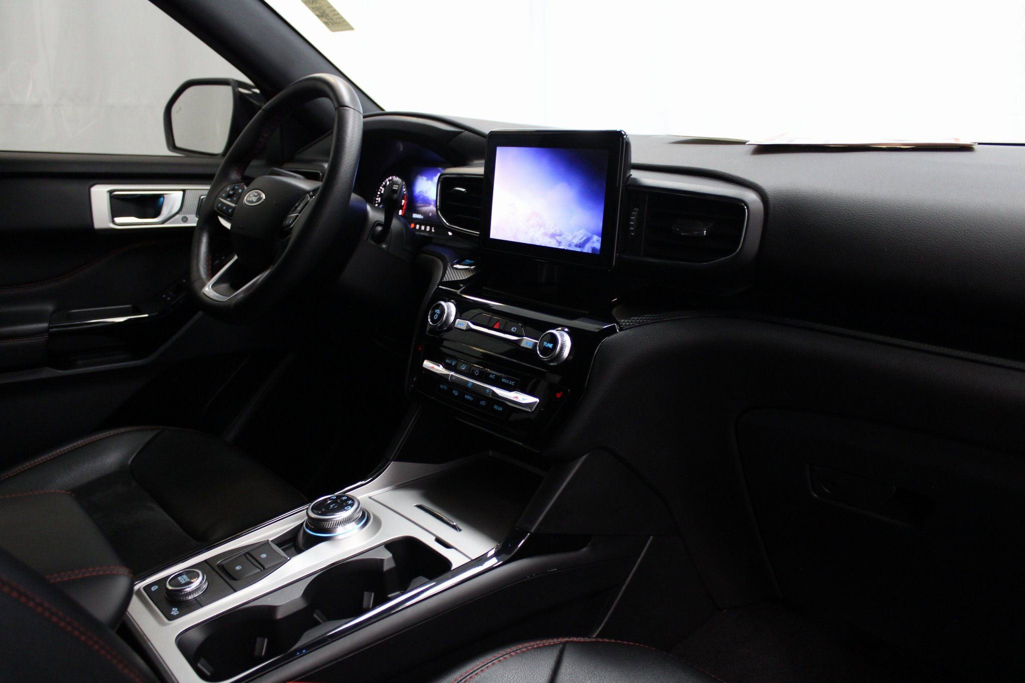 Used 2023 Ford Explorer ST-Line w/ Class IV Trailer Tow Package image 34