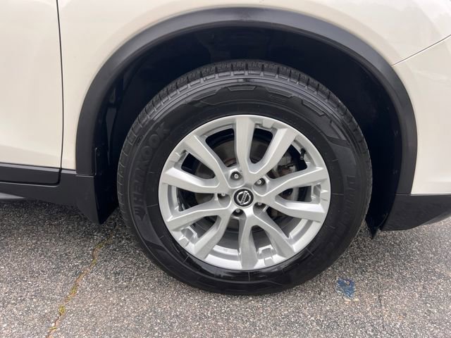 Used 2020 Nissan Rogue SV FWD image 32