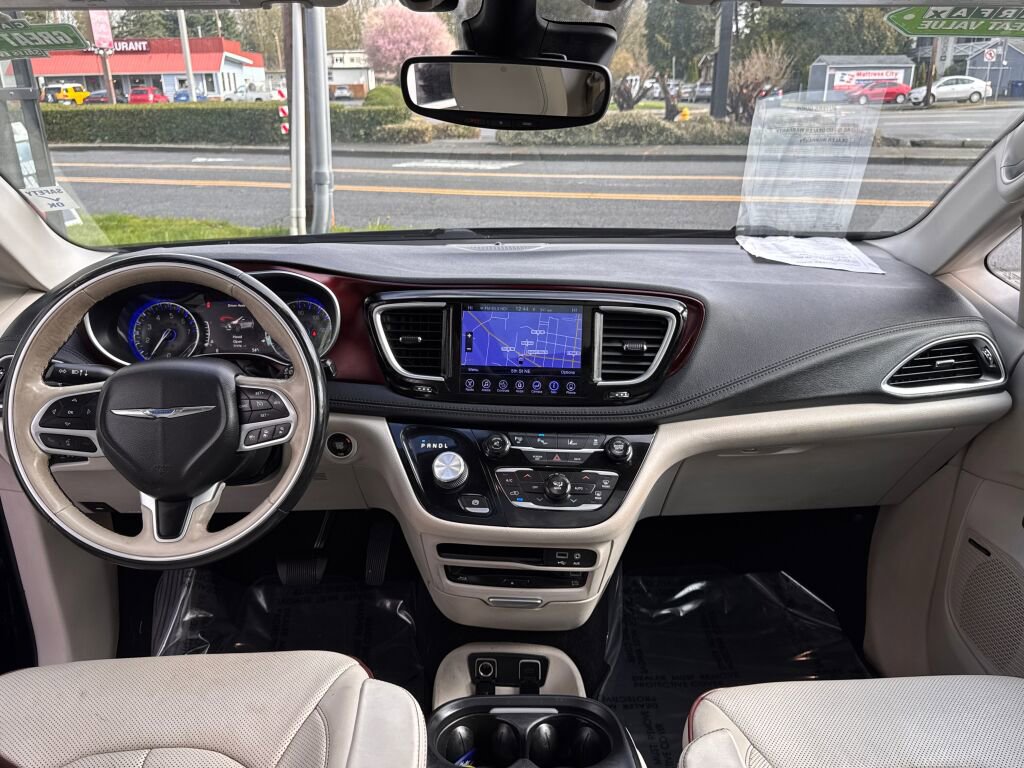 Used 2017 Chrysler Pacifica Limited FWD image 56