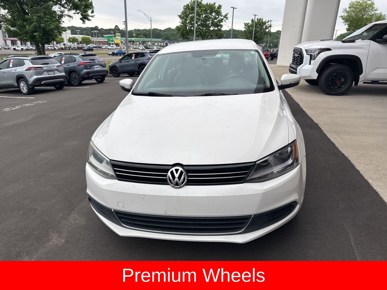 Used 2013 Volkswagen Jetta SE FWD image 1