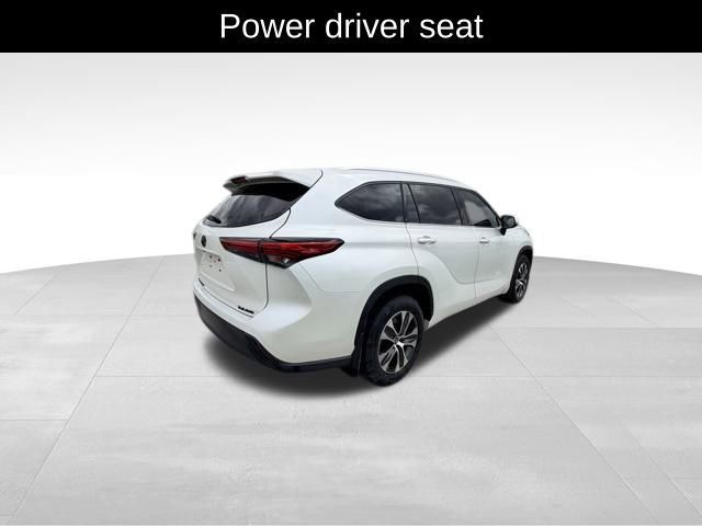 Used 2021 Toyota Highlander XLE image 6