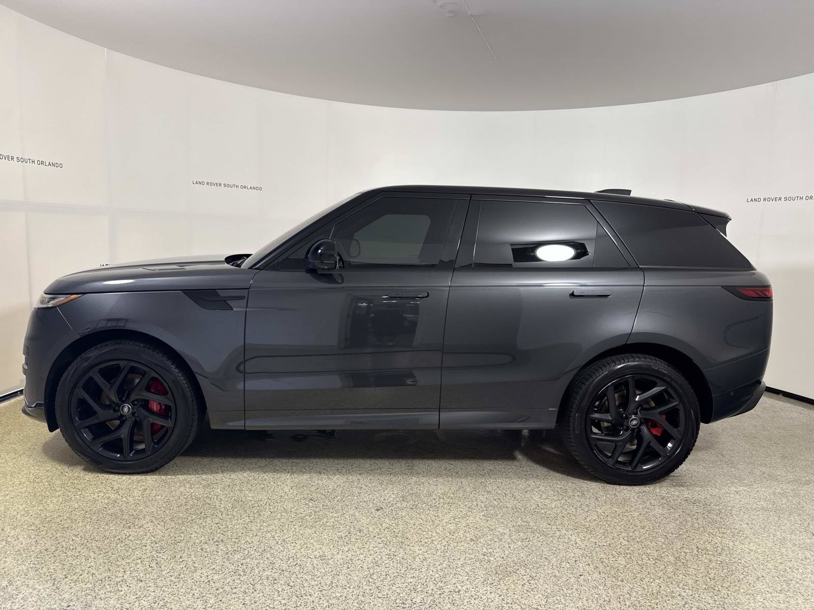 Used 2023 Land Rover Range Rover Sport SE Dynamic AWD/4WD image 2