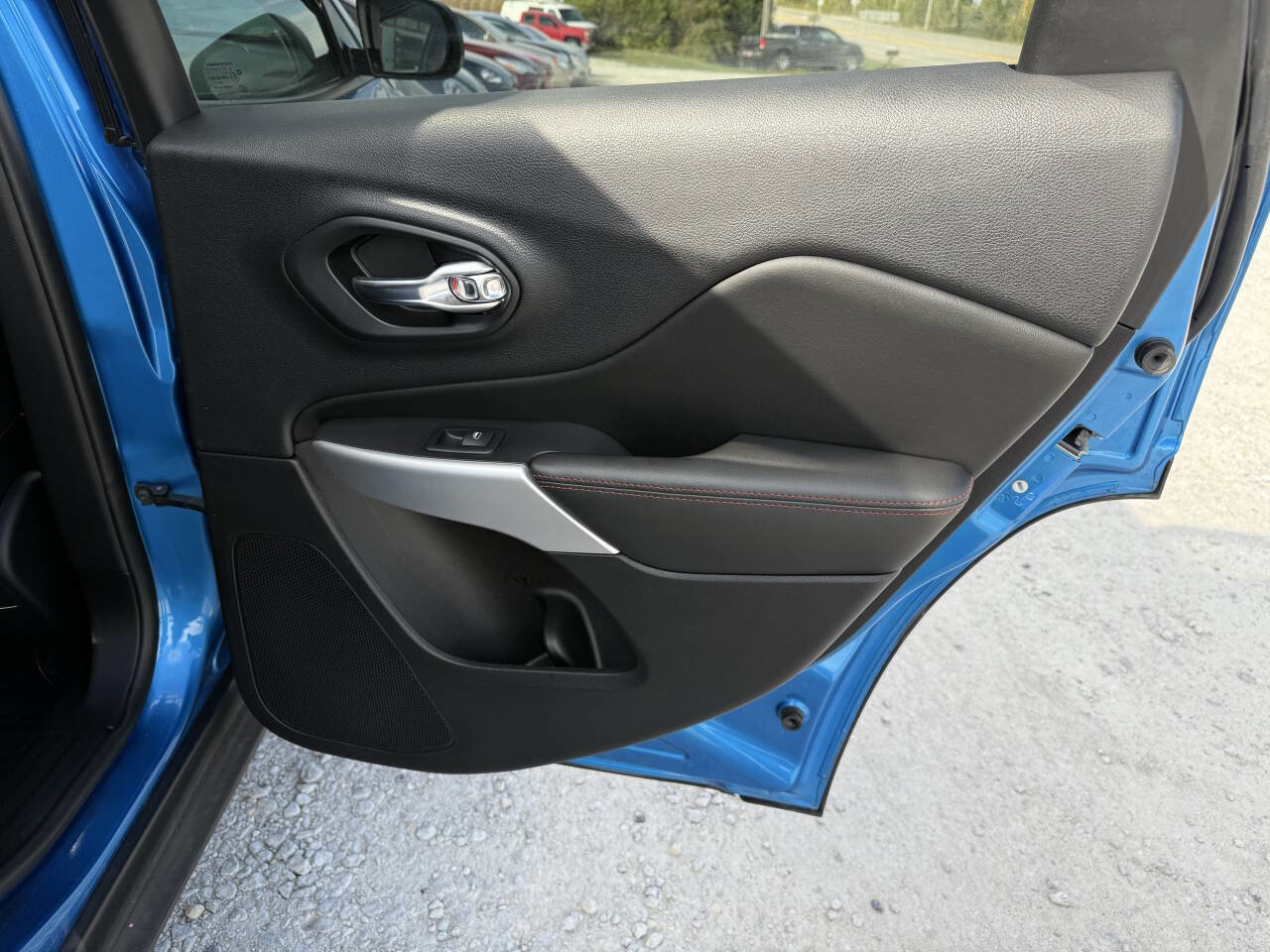 Used 2017 Jeep Cherokee Trailhawk w/ Cold Weather Group image 28