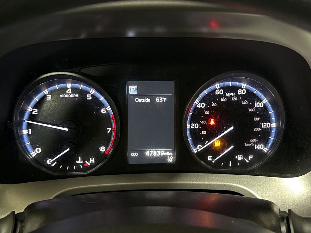 Used 2018 Toyota RAV4 LE image 12