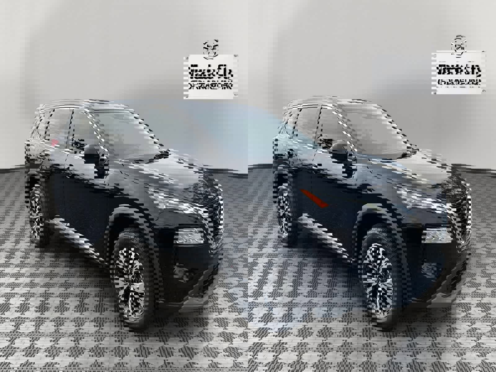 Used 2023 Nissan Rogue SV image 3