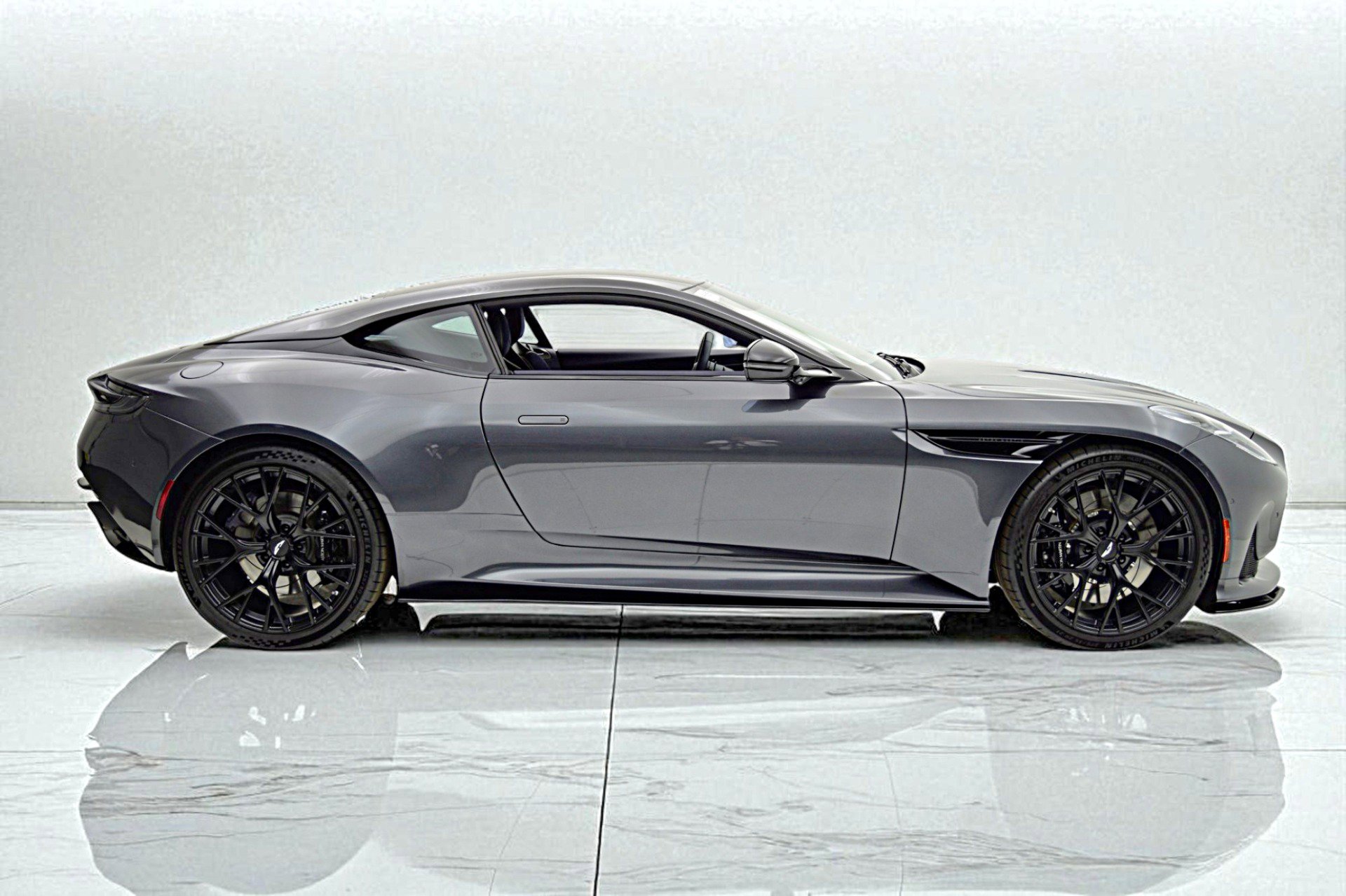 Used 2024 Aston Martin DB12 Coupe image 21