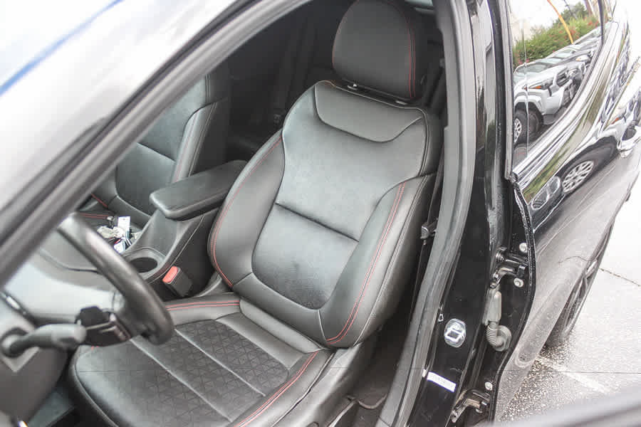 Used 2023 Chevrolet Bolt EUV Premier w/ Redline Edition FWD image 31