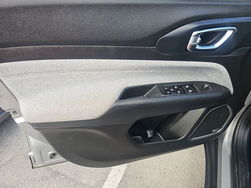 Used 2022 Jeep Compass Latitude w/ Sun and Sound Group image 10