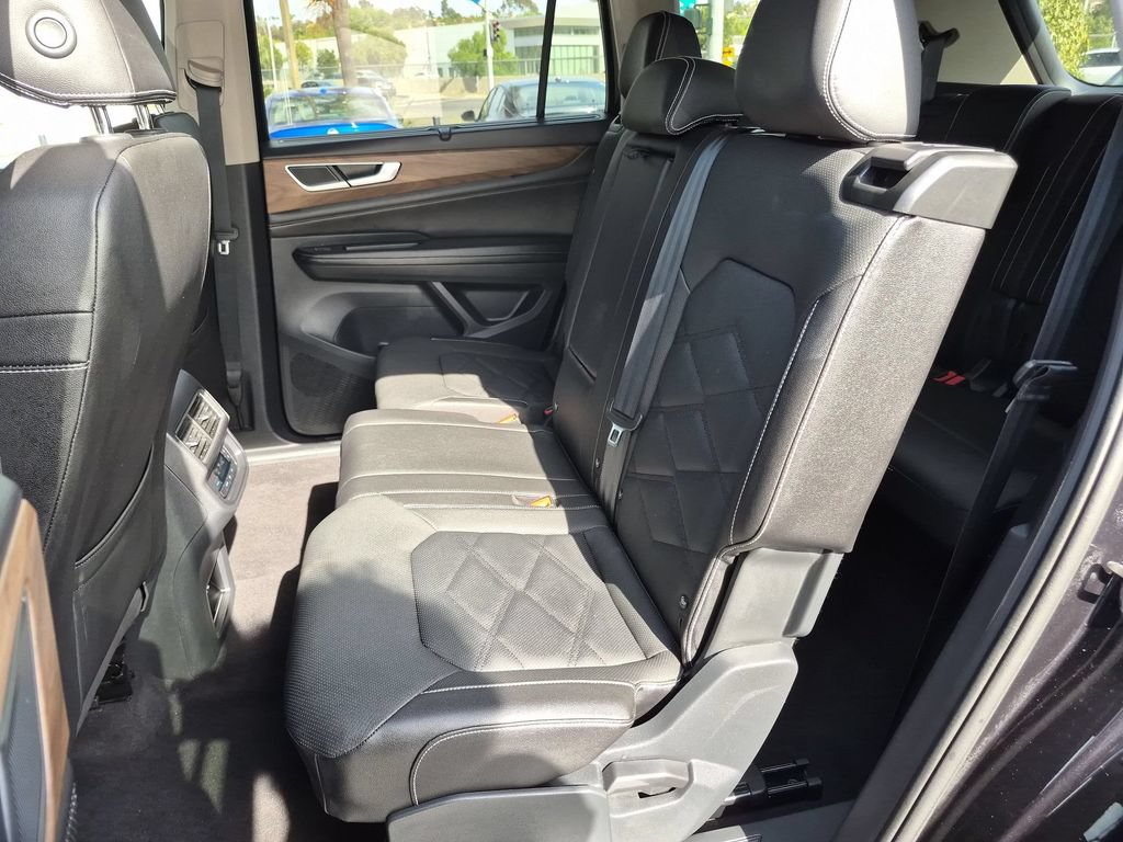 Used 2025 Volkswagen Atlas SE FWD image 28
