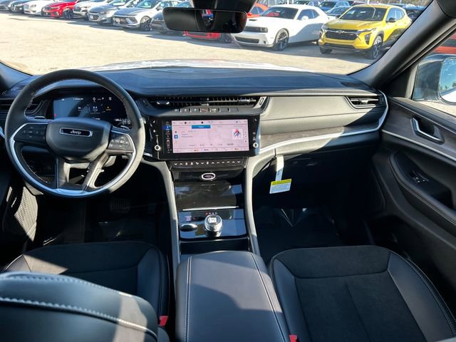 New 2026 Jeep Grand Cherokee Altitude image 9