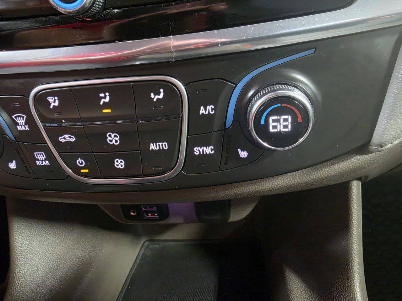 Used 2020 Chevrolet Traverse LT w/ LT Premium Package AWD/4WD image 41