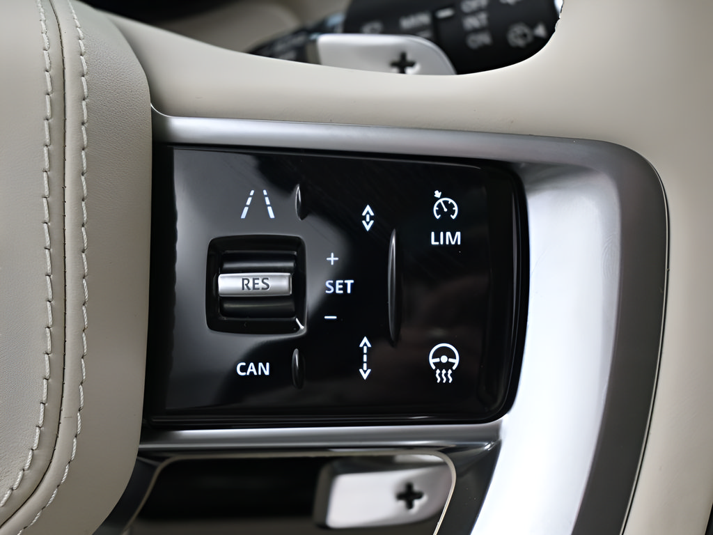 Used 2026 Land Rover Range Rover SE AWD/4WD image 17
