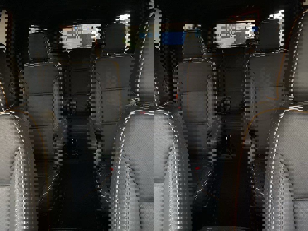 Used 2025 Chevrolet Suburban Premier image 34