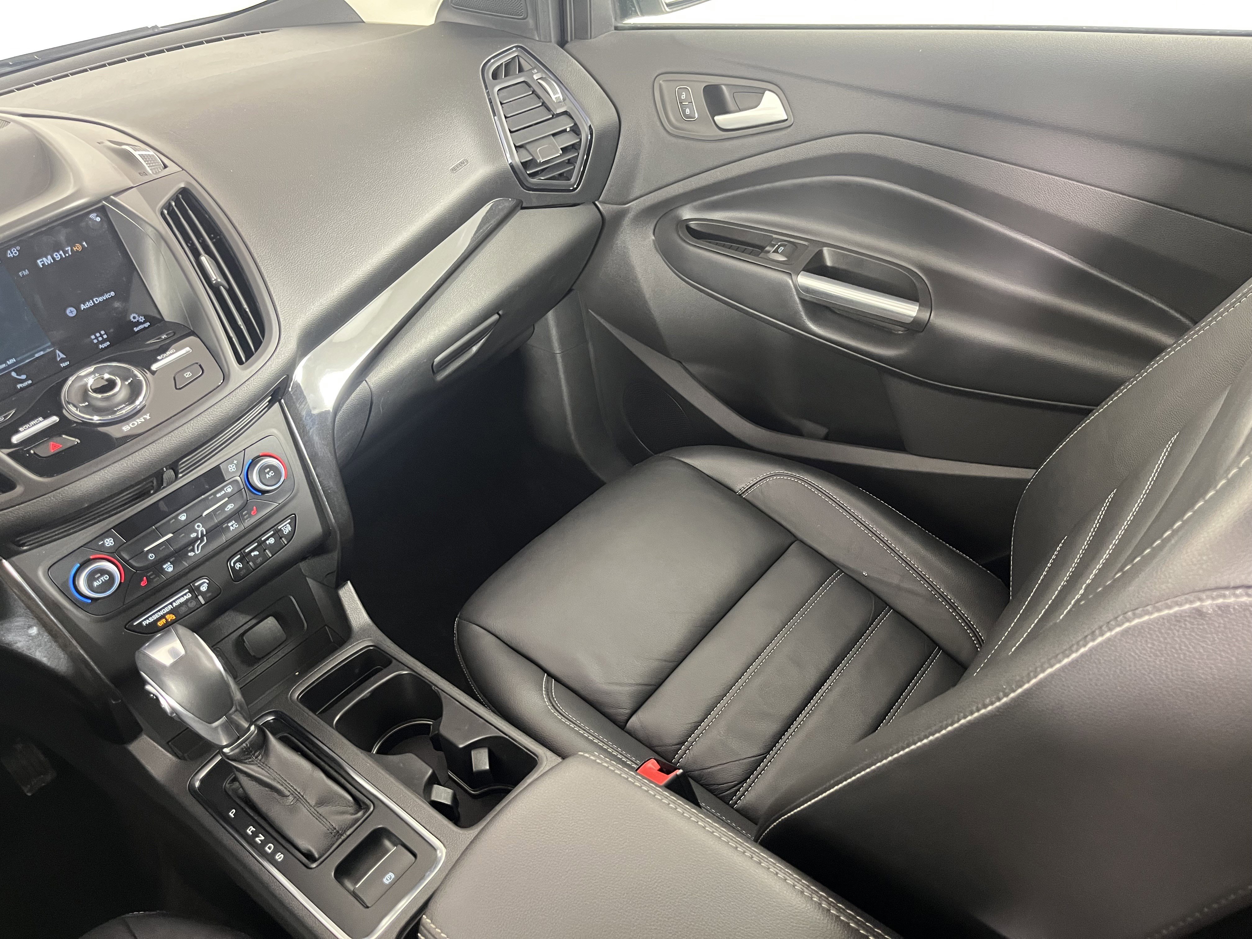 Used 2019 Ford Escape Titanium image 11