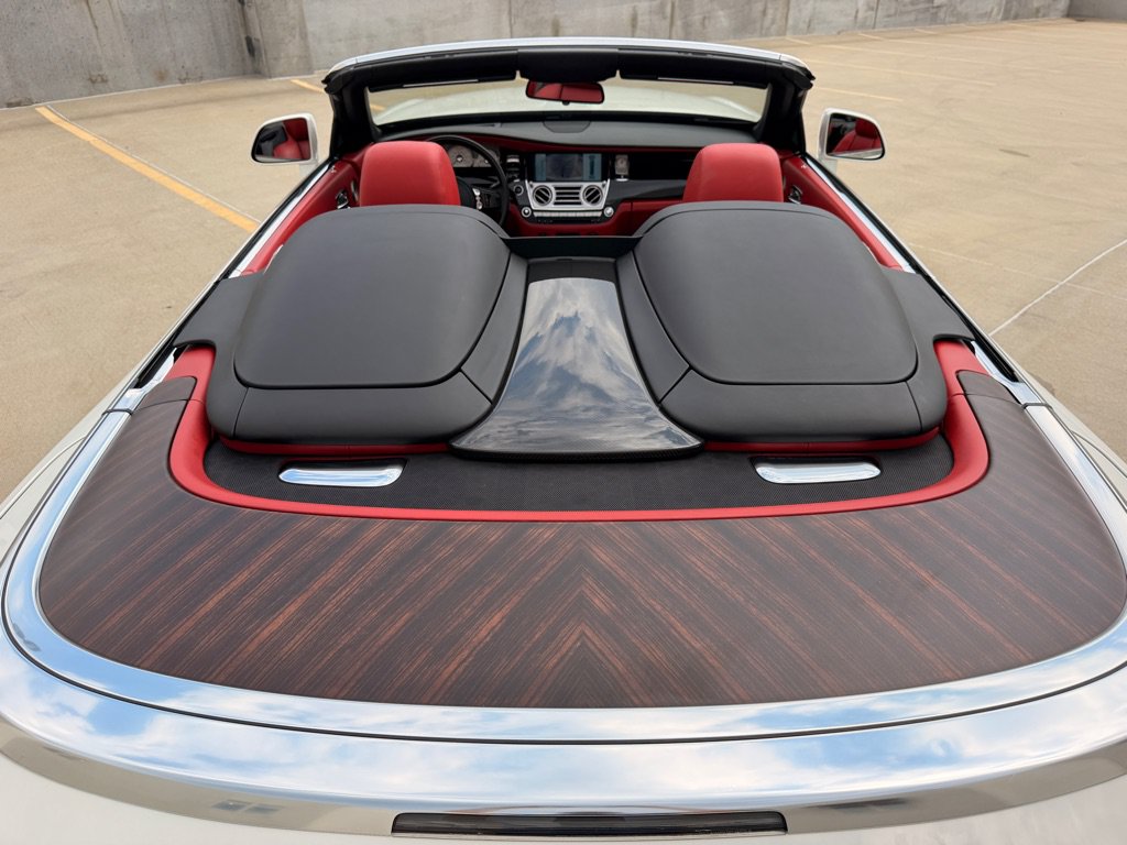 Used 2017 Rolls-Royce Dawn RWD image 11