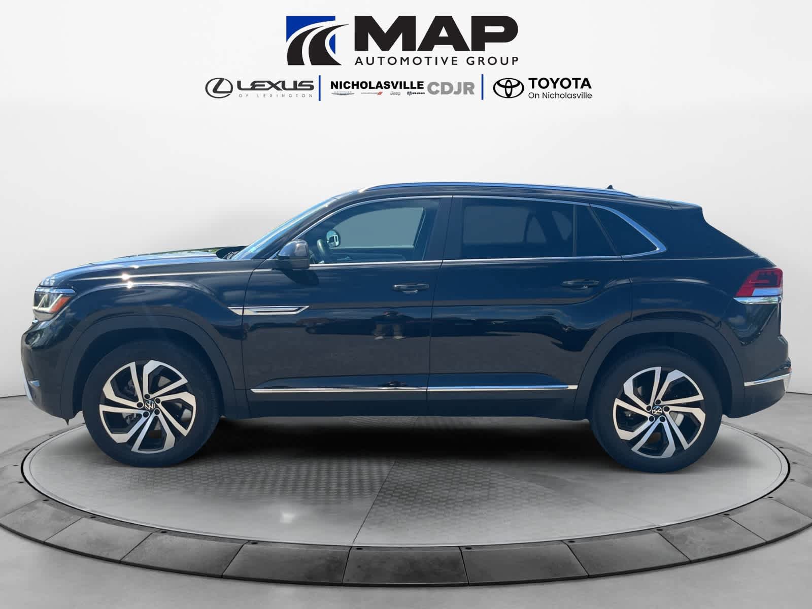 Used 2023 Volkswagen Atlas Cross Sport SEL AWD/4WD image 2
