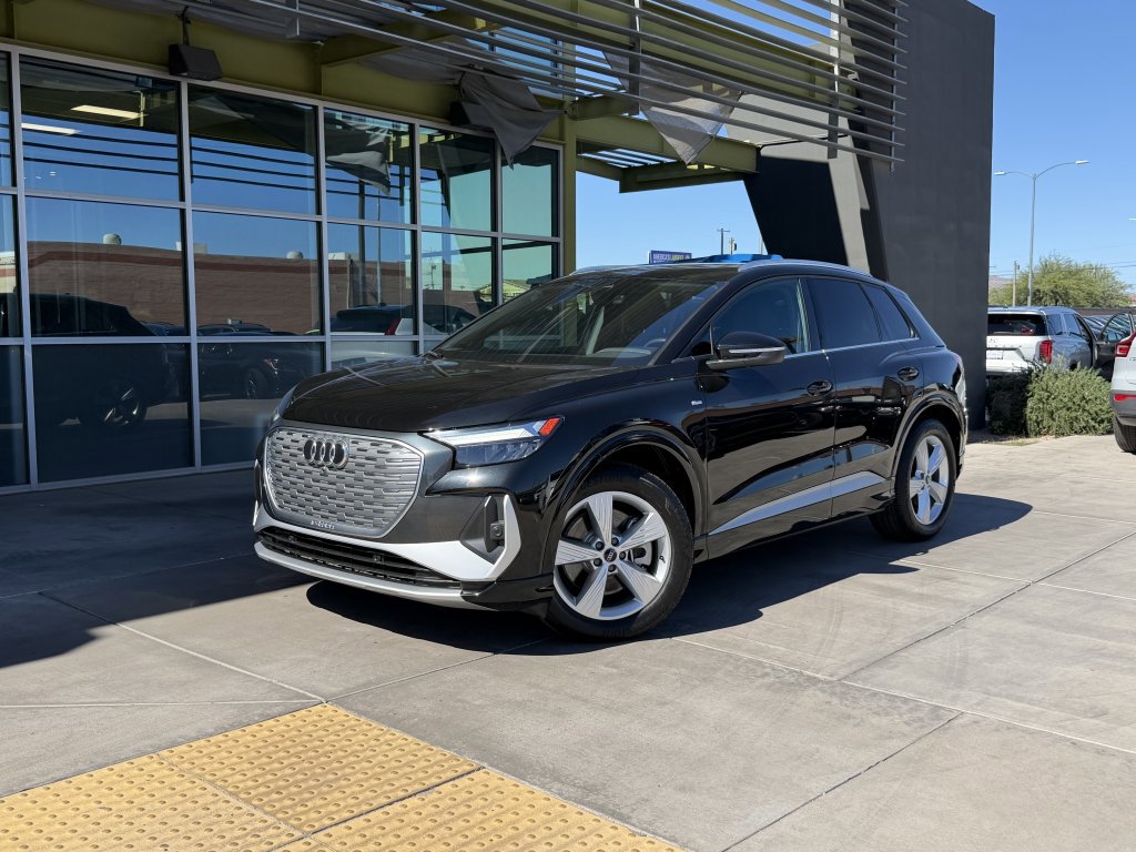 Used 2024 Audi Q4 e-tron Premium image 1