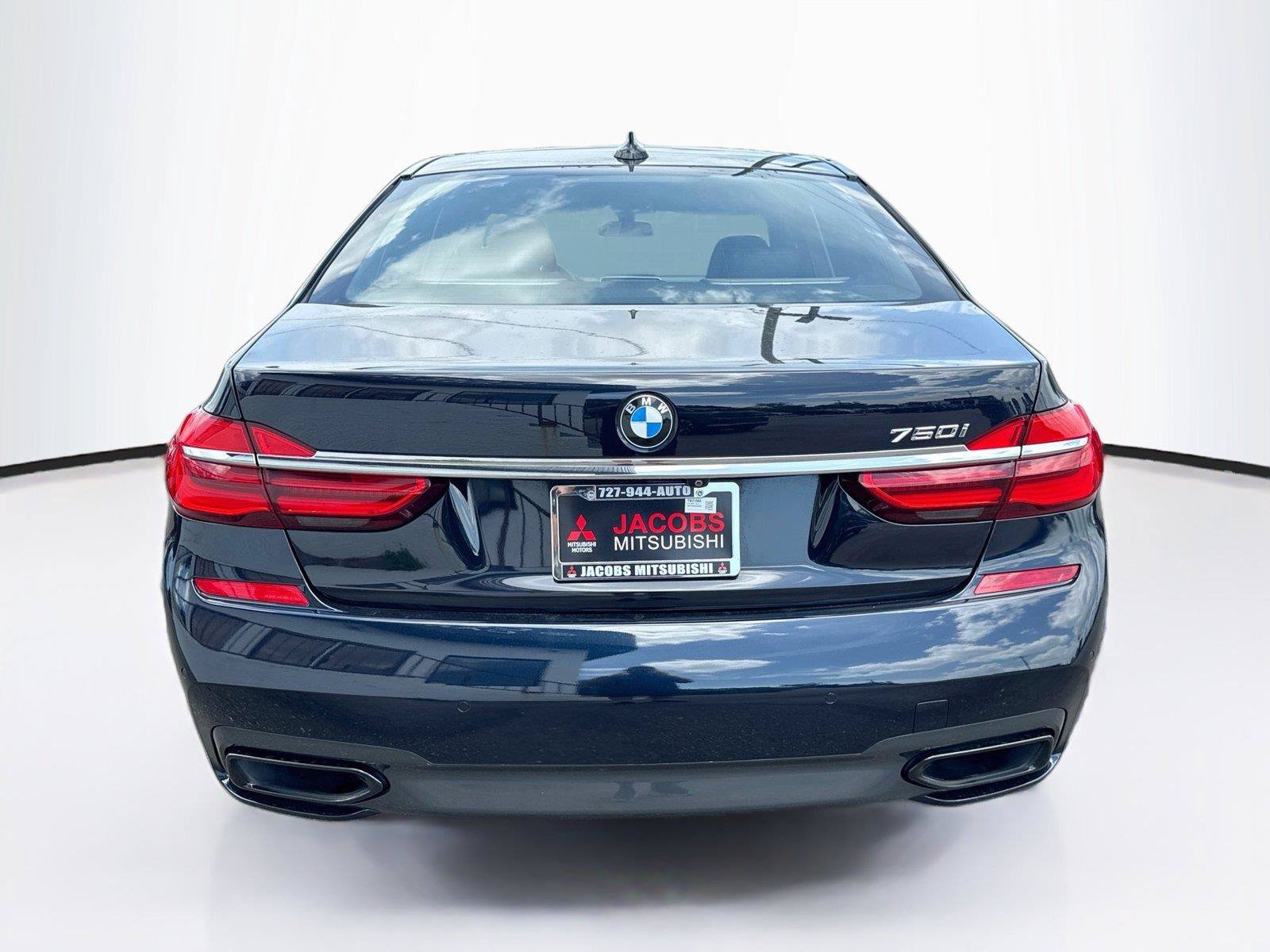 Used 2019 BMW 750i w/ Executive Package RWD image 4