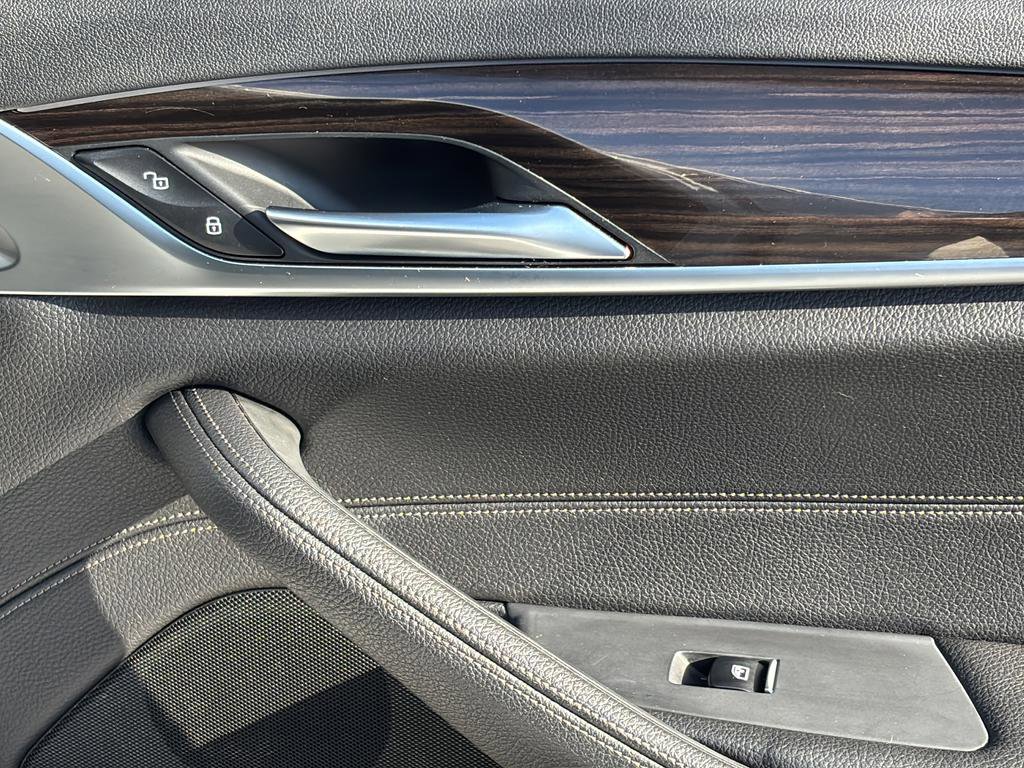 Used 2019 BMW 530i w/ Convenience Package image 39