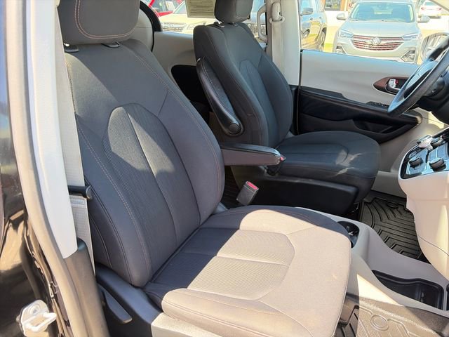 Used 2019 Chrysler Pacifica L FWD image 25