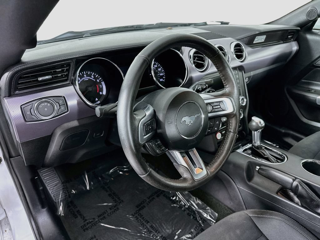 Used 2016 Ford Mustang Coupe RWD image 4