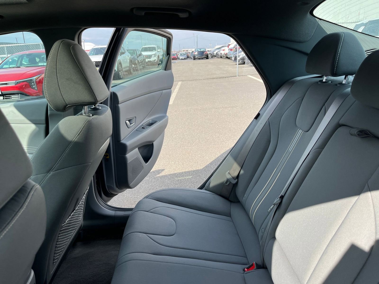 Used 2025 Hyundai Elantra SEL FWD image 40