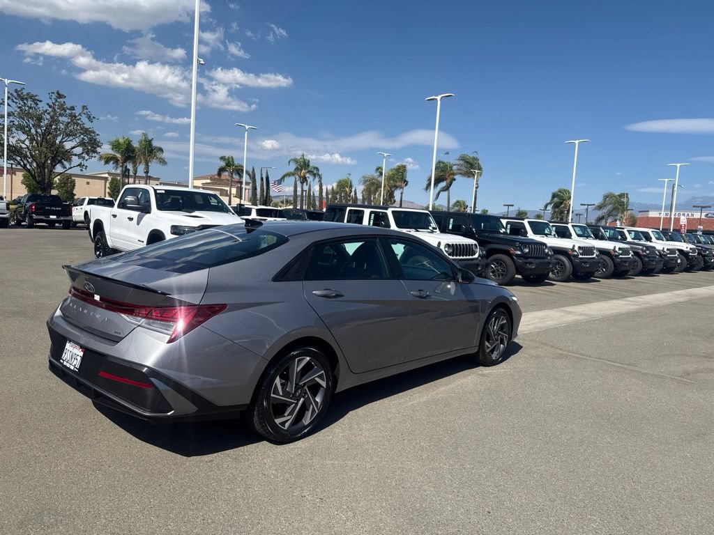 Used 2025 Hyundai Elantra SEL FWD image 4