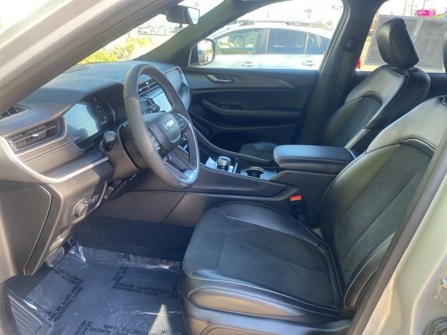 Used 2025 Jeep Grand Cherokee L Altitude image 14