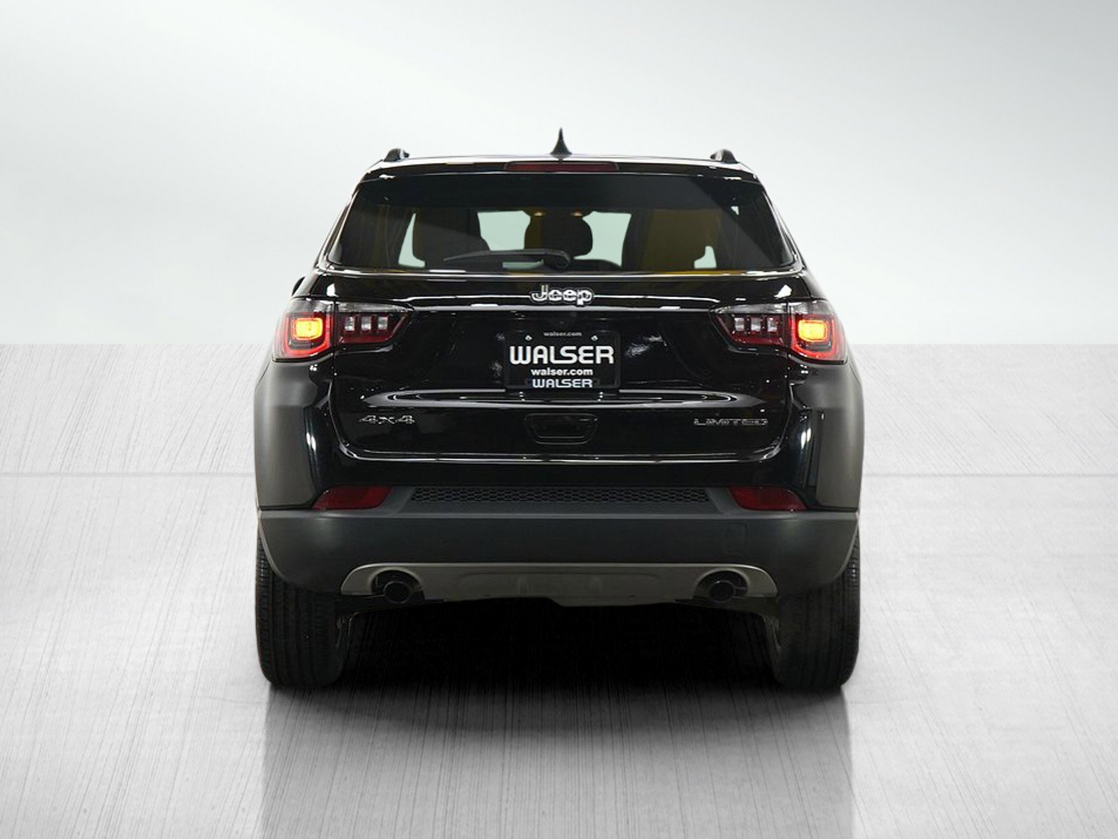 Used 2023 Jeep Compass Limited w/ Sun and Sound Group AWD/4WD image 4