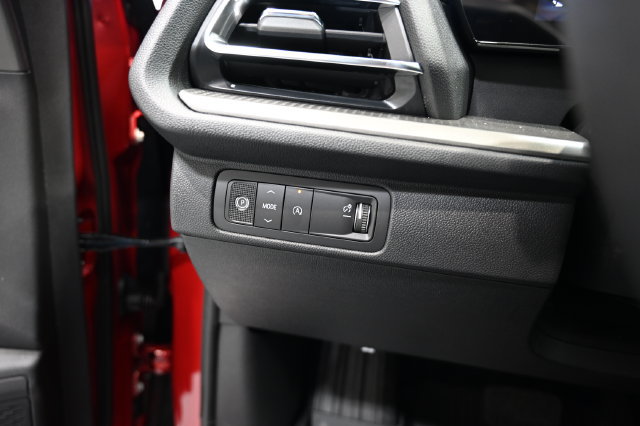 New 2027 Chevrolet Traverse LT w/ LPO, Floor Liner Package FWD image 26