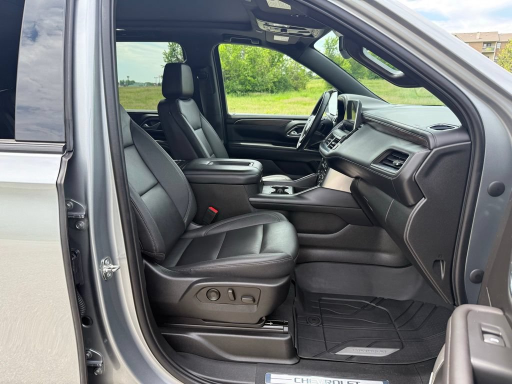 Used 2023 Chevrolet Suburban Z71 AWD/4WD image 14