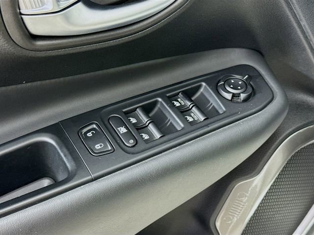 Used 2018 Jeep Renegade Limited w/ UConnect 8.4 Nav Group image 18