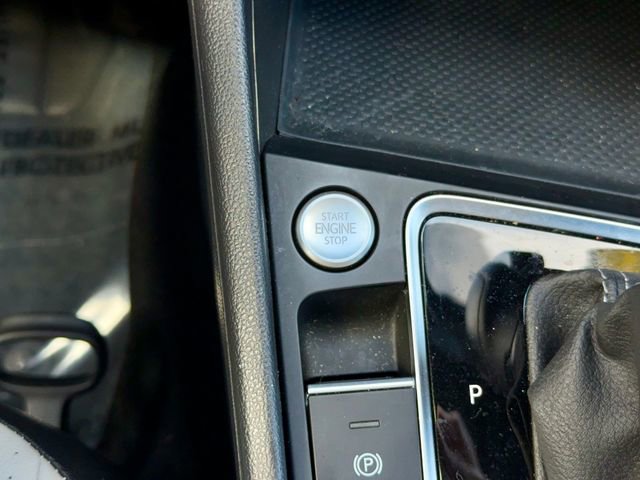 Used 2021 Volkswagen Jetta R-Line w/ R-Line Cold Weather Package FWD image 23