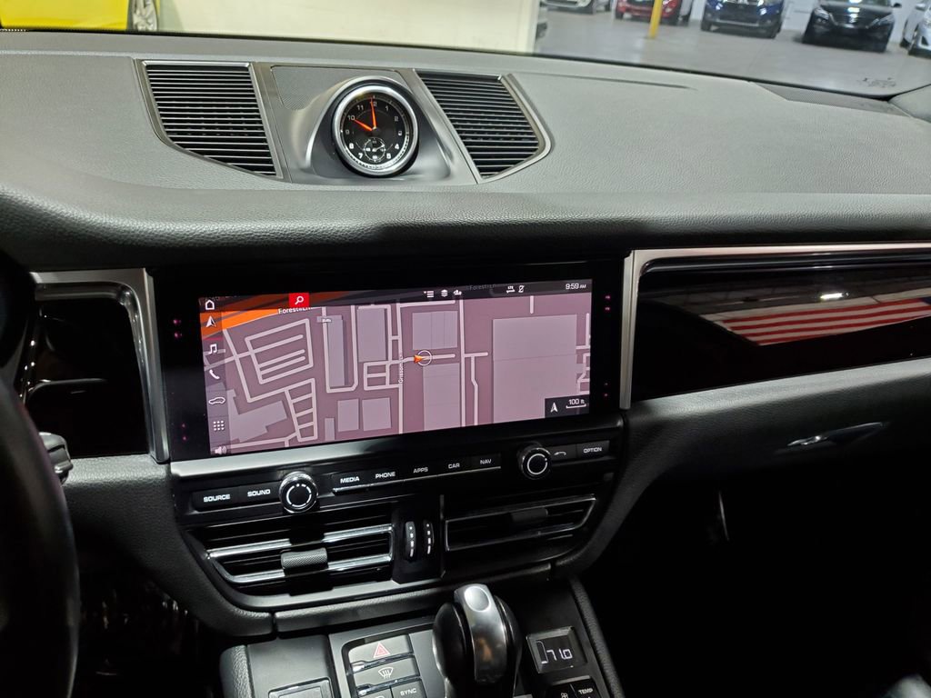 Used 2020 Porsche Macan image 30